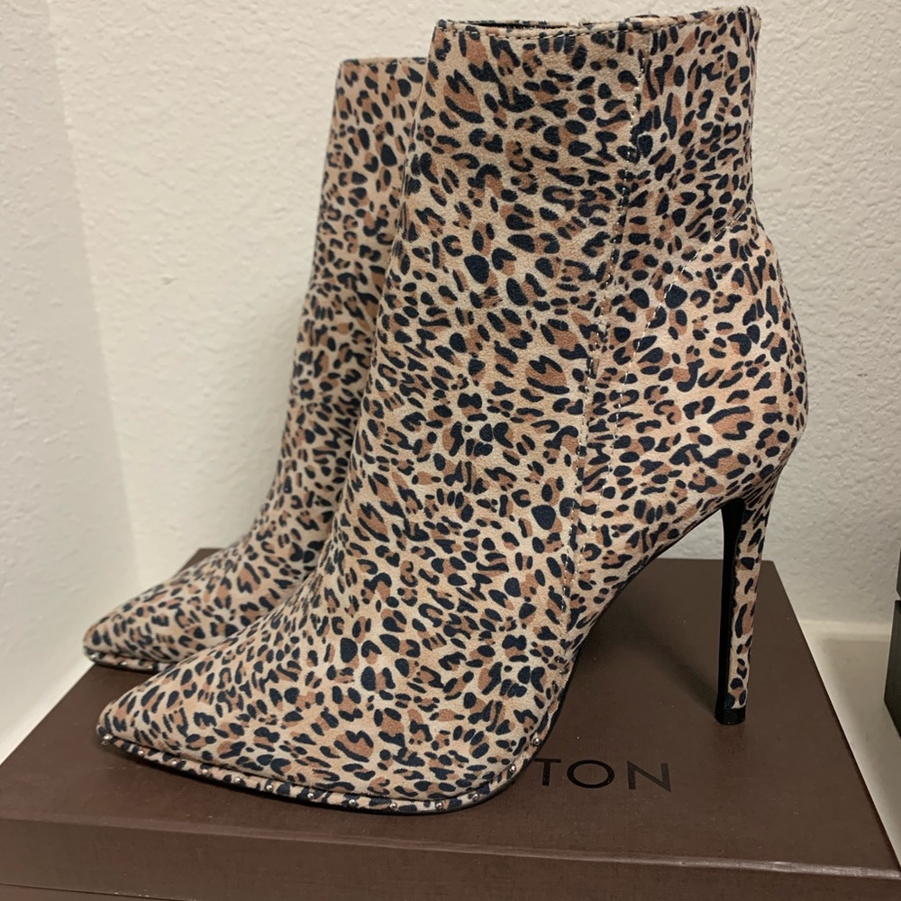 Leopard heel bootie 8.5 new, never worn